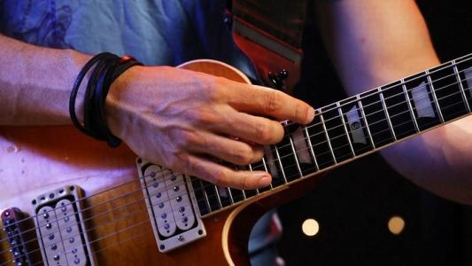吉他教学——对于基础的吉他技巧应该怎样练习？