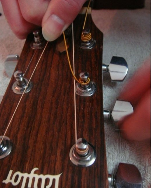 吉他教学——最棒的换弦方法 图文详解